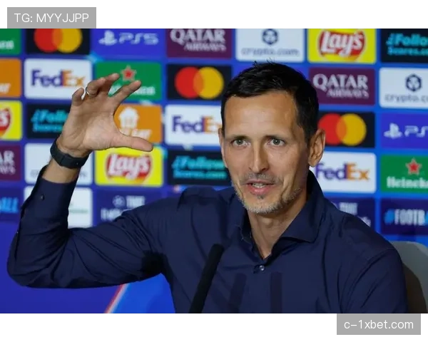 法兰克福主帅承认战术失误 高位防线被对手反击打穿 法兰克福主帅承认战术失误 高位防线被对手反击打穿